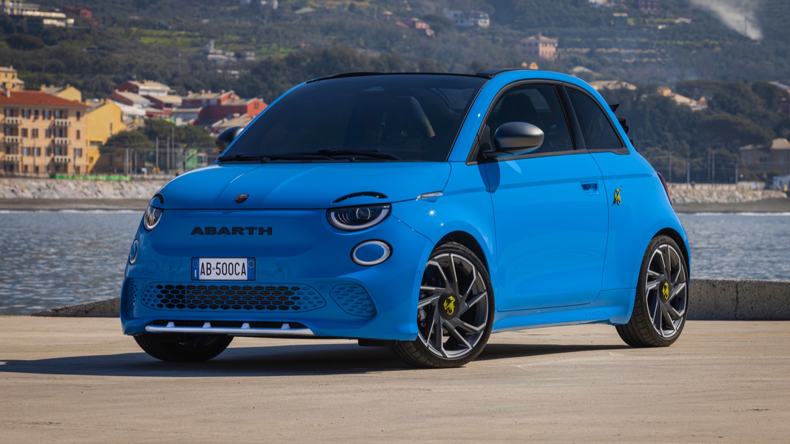Abarth_500e_Convertible-1