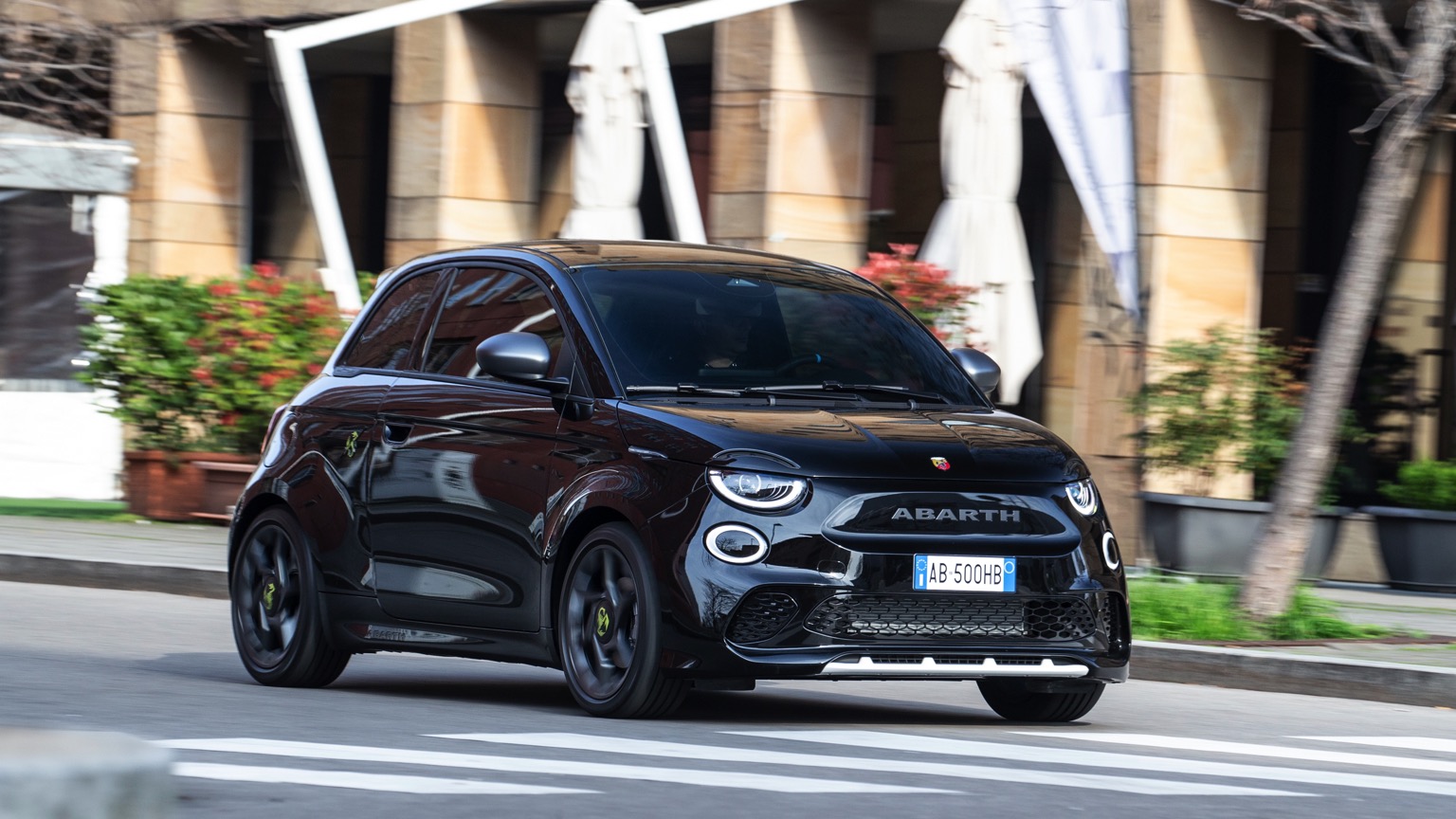 Abarth_500e_Hatchback-1
