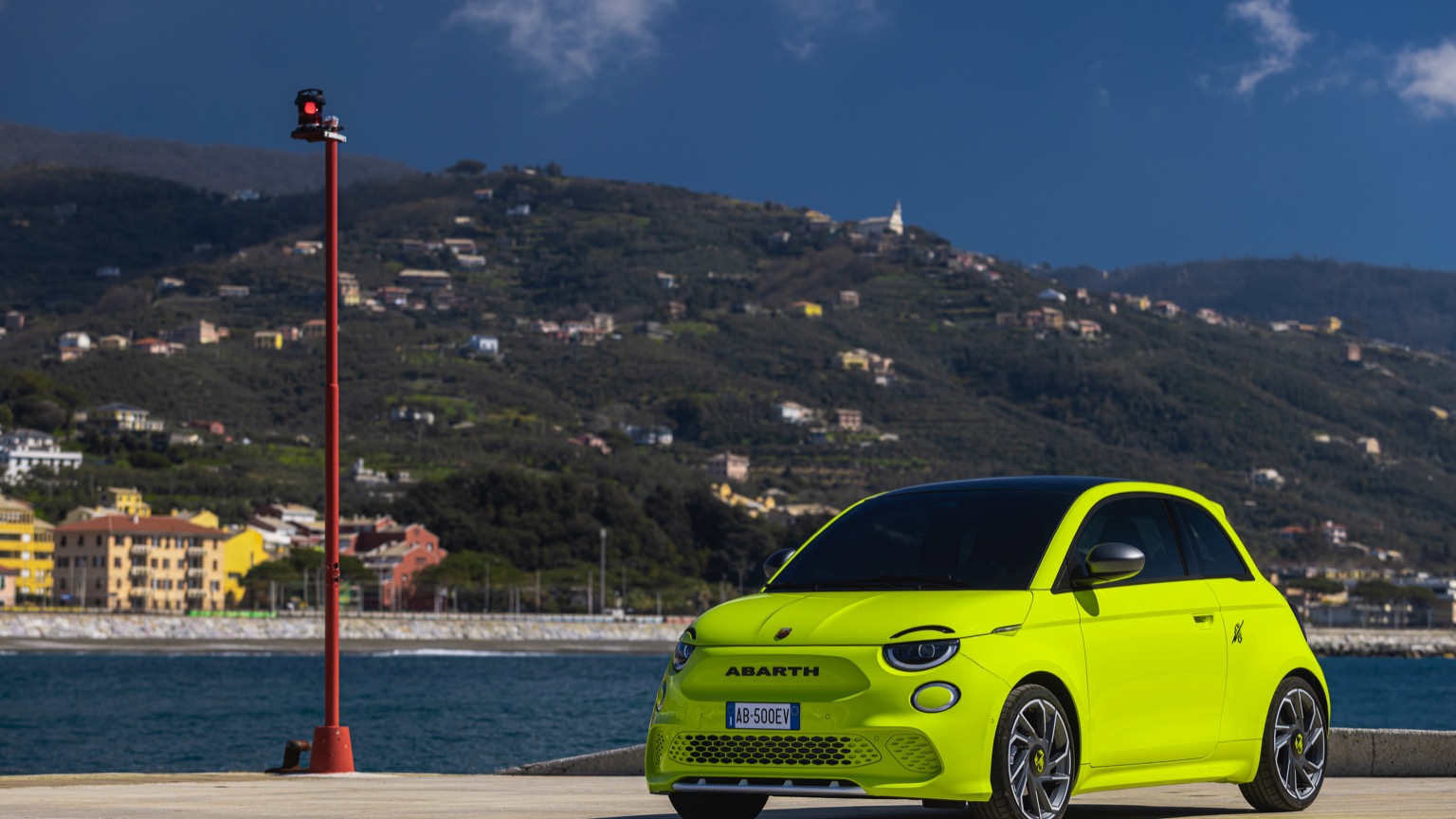 Abarth_500e_Hatchback-10