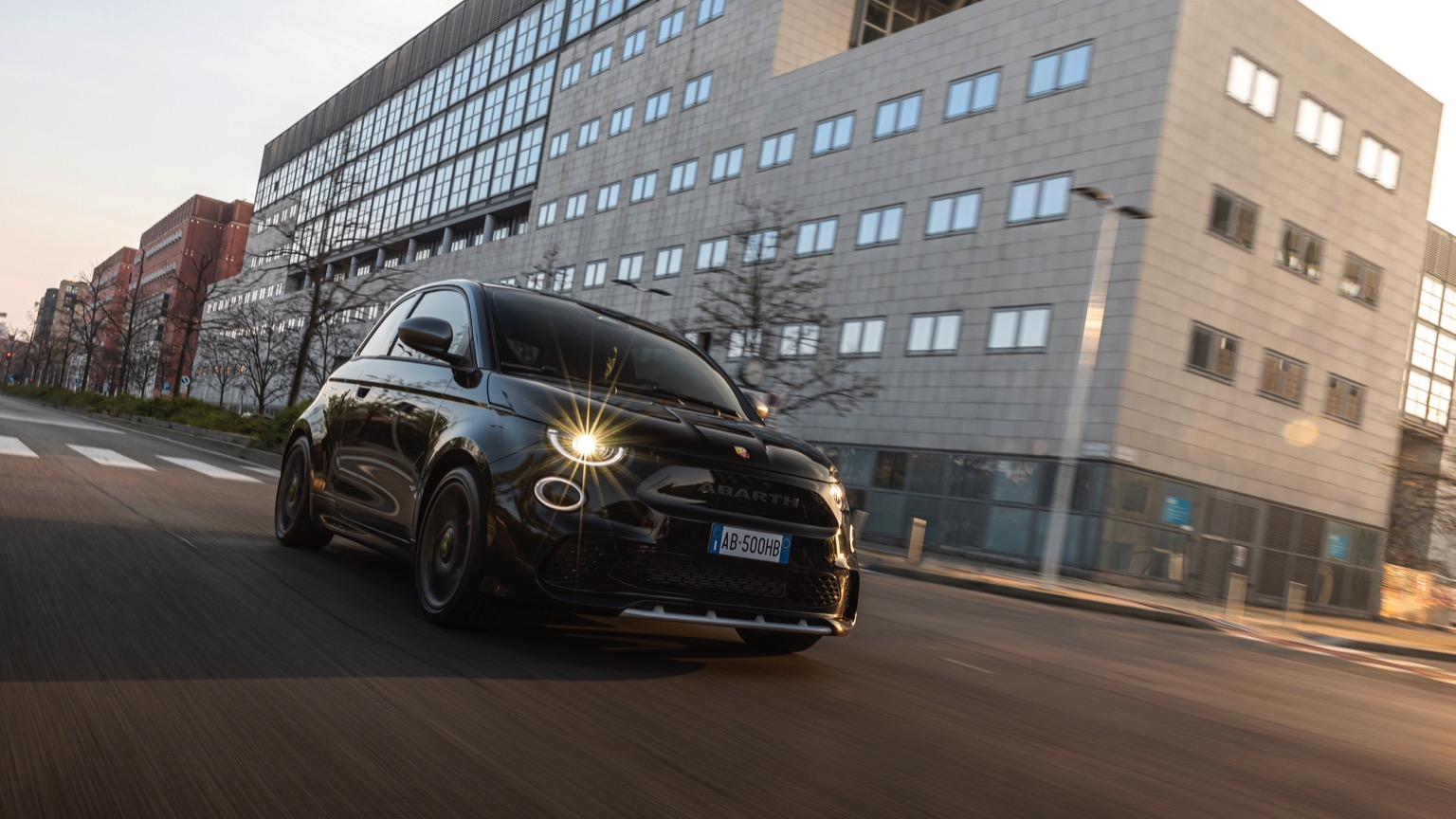 Abarth_500e_Hatchback-3