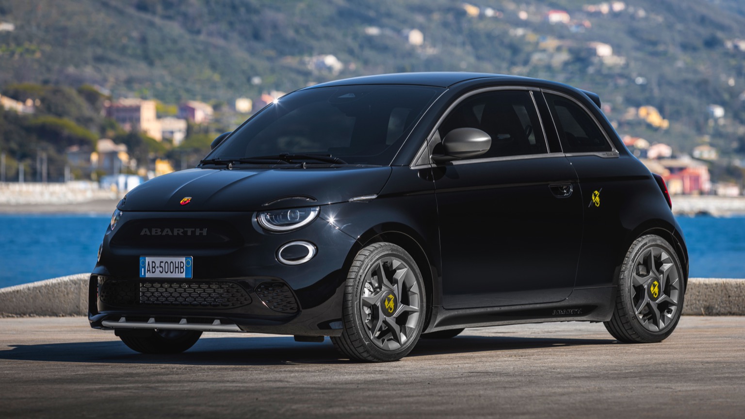 Abarth_500e_Hatchback-6