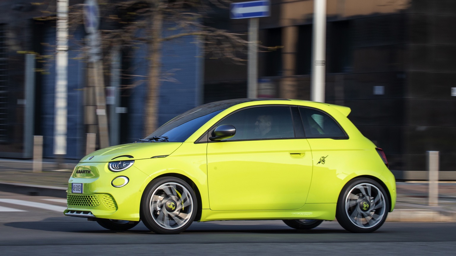 Abarth_500e_Hatchback-9