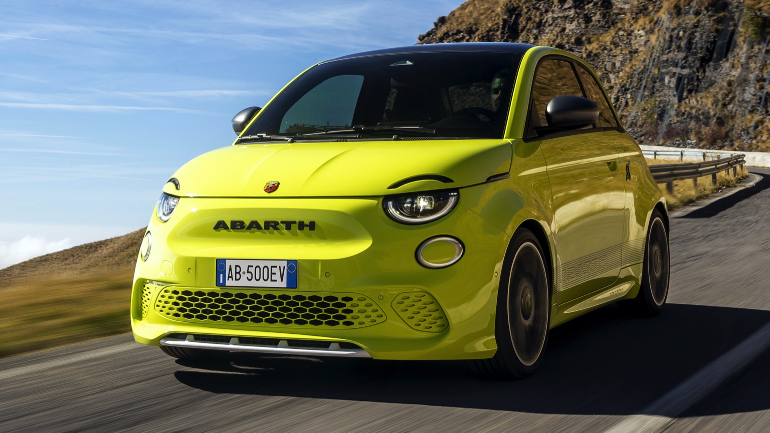 Abarth_500e_Scorpionissima-1