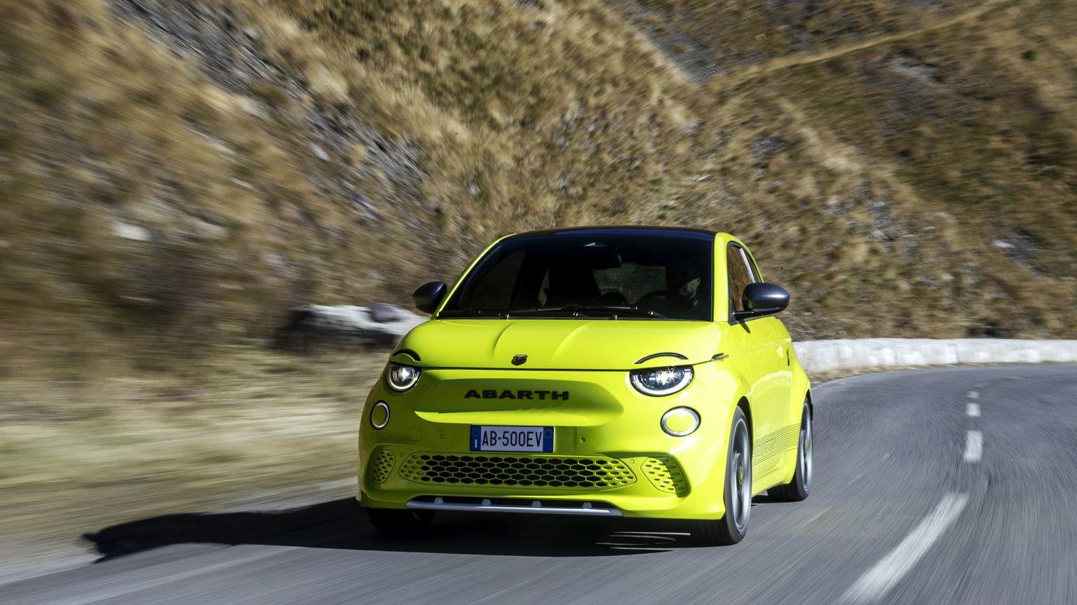 Abarth_500e_Scorpionissima-2