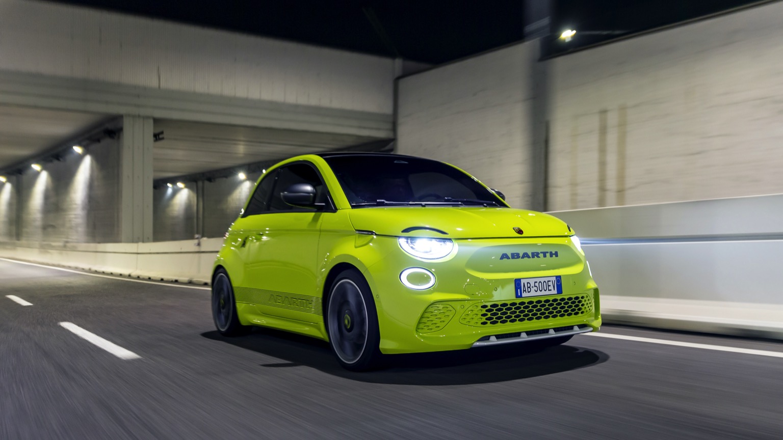 Abarth_500e_Scorpionissima-6