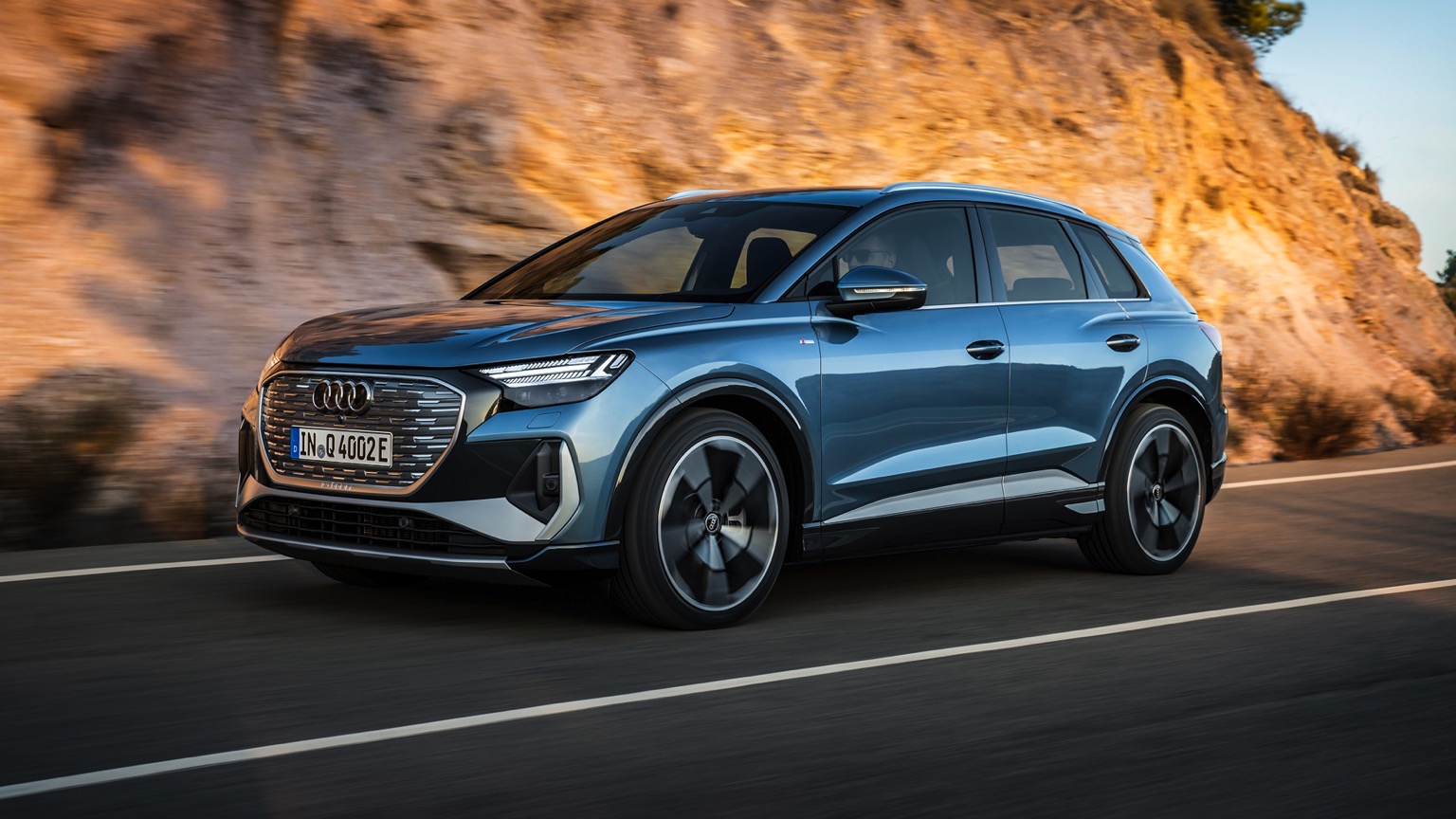 Audi_Q4_e-tron_2021-1