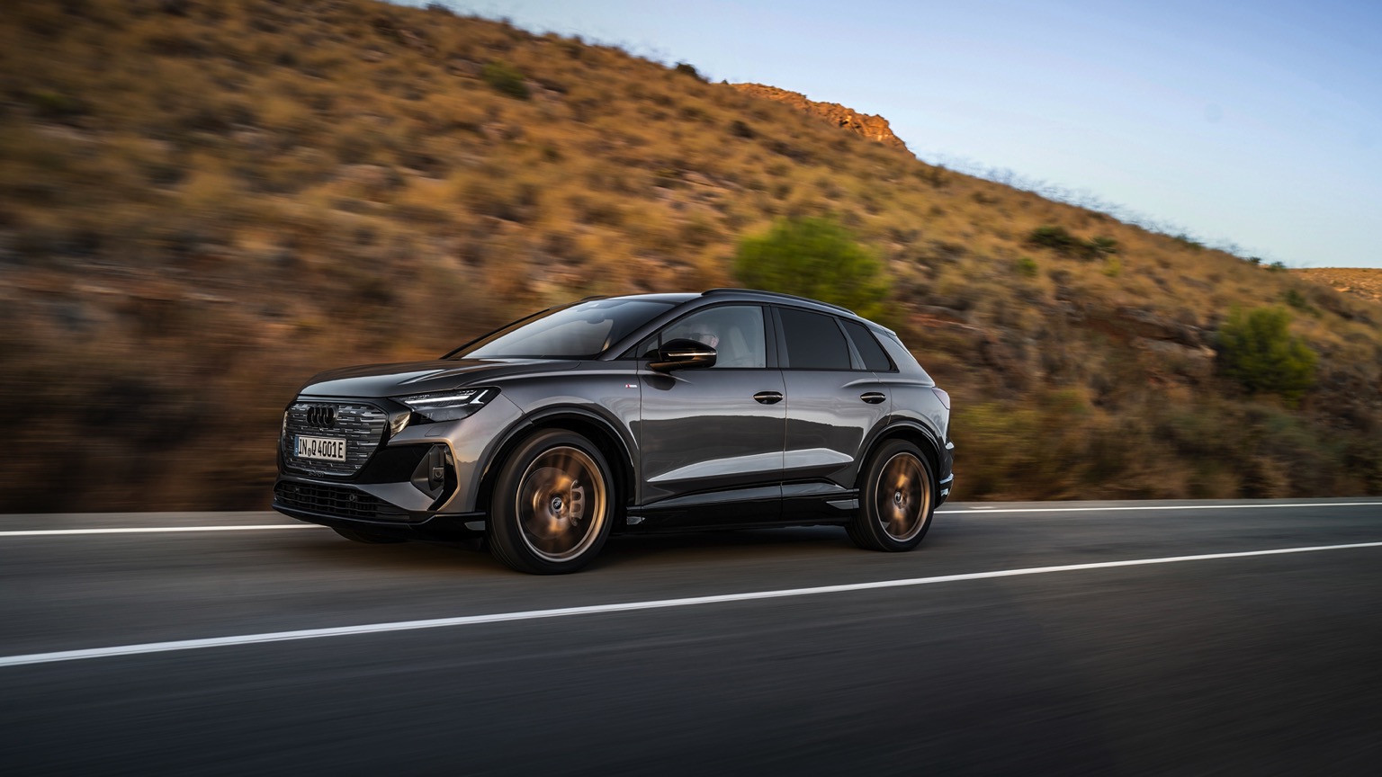 Audi_Q4_e-tron_2021-11