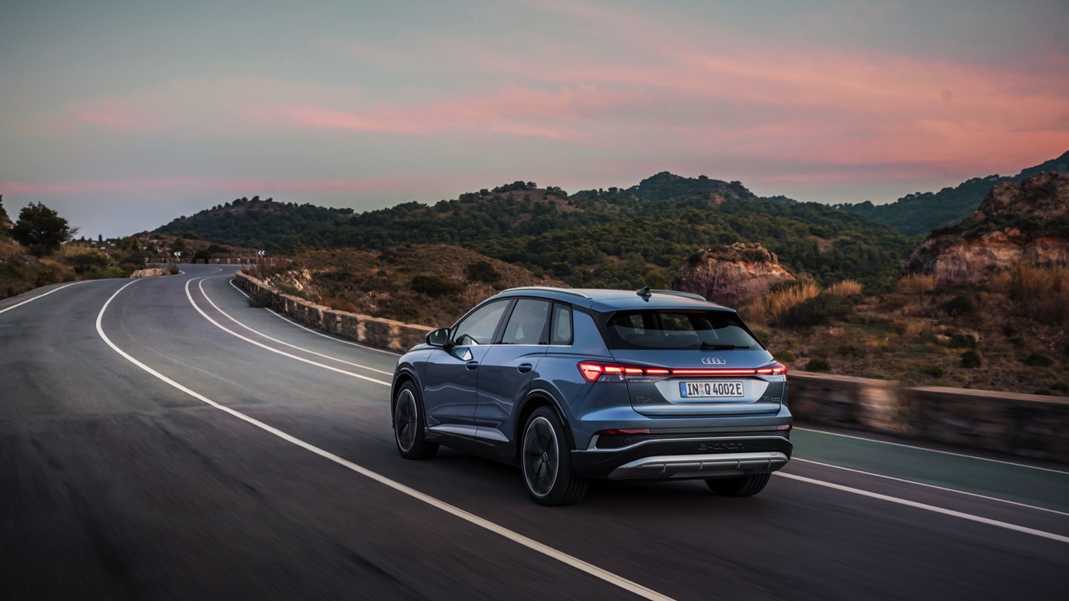 Audi_Q4_e-tron_2021-15