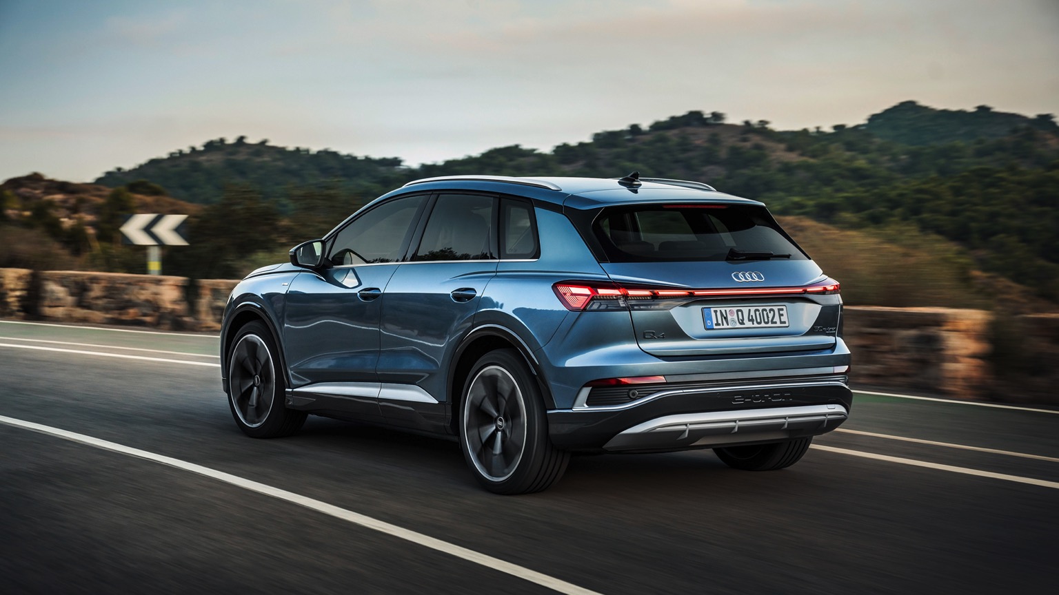 Audi_Q4_e-tron_2021-2