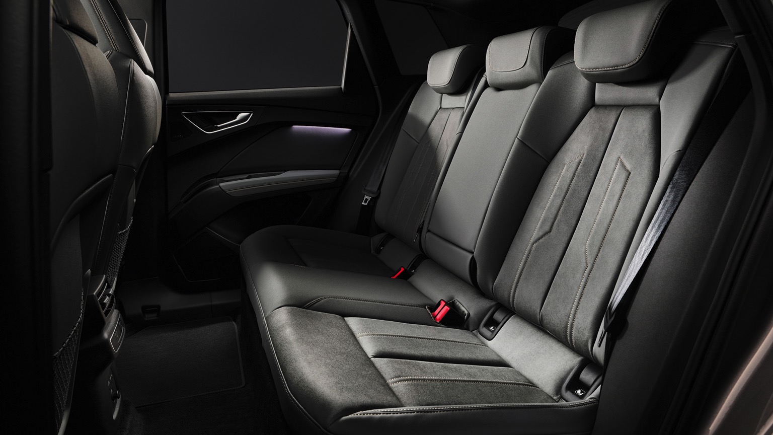 Audi_Q4_e-tron_2021-27
