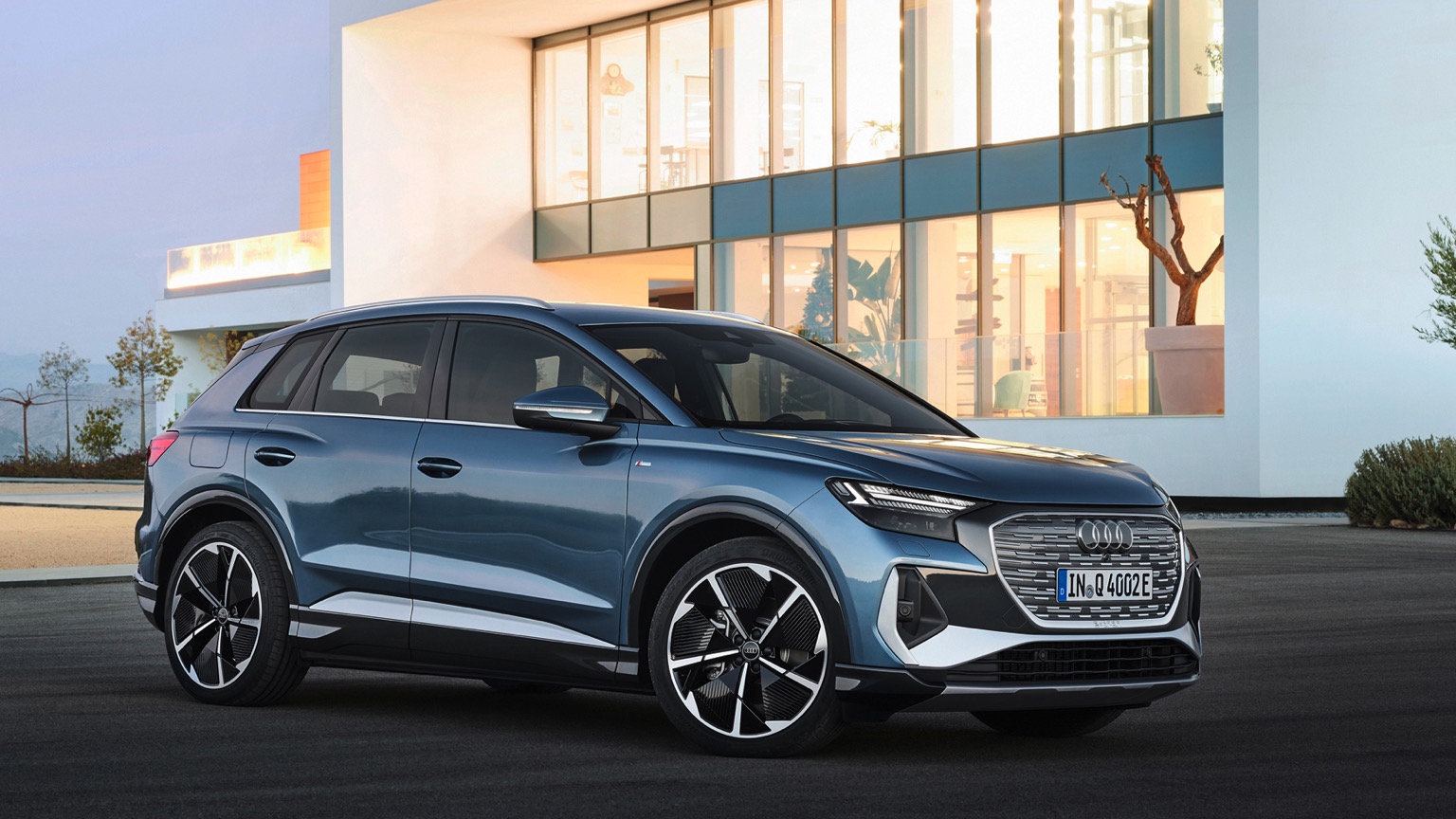 Audi_Q4_e-tron_2021-4