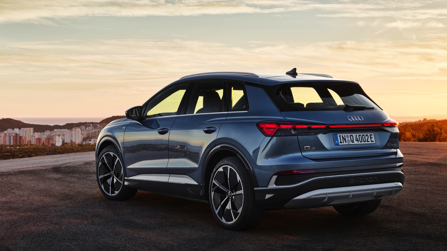 Audi_Q4_e-tron_2021-6