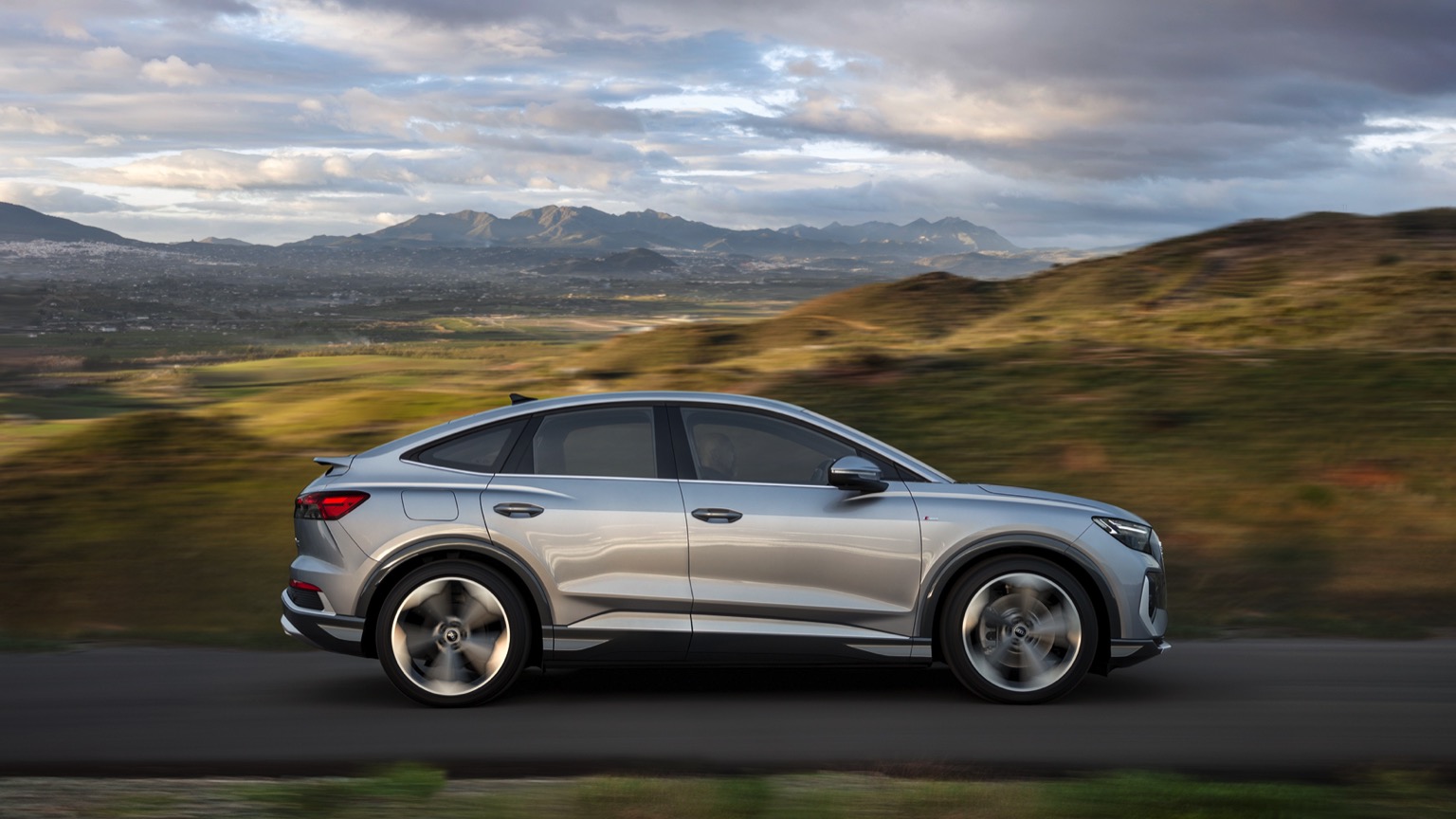 Audi_Q4_e-tron_Sportback_2021-14
