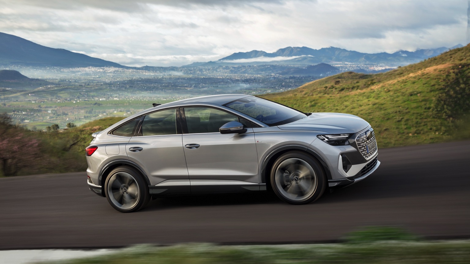 Audi_Q4_e-tron_Sportback_2021-2