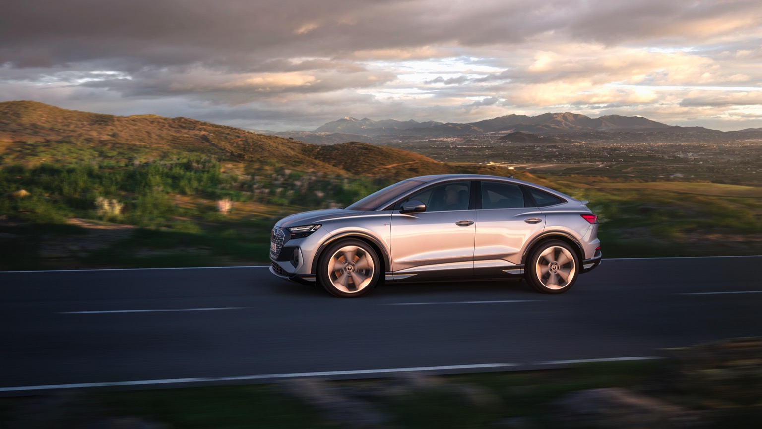 Audi_Q4_e-tron_Sportback_2021-4