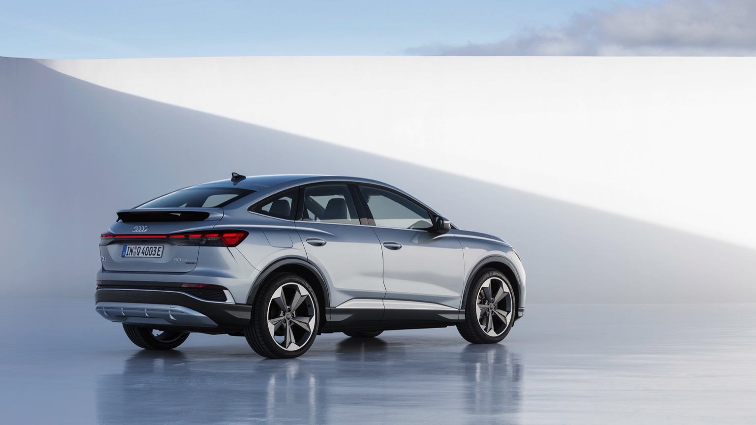 Audi_Q4_e-tron_Sportback_2021-6