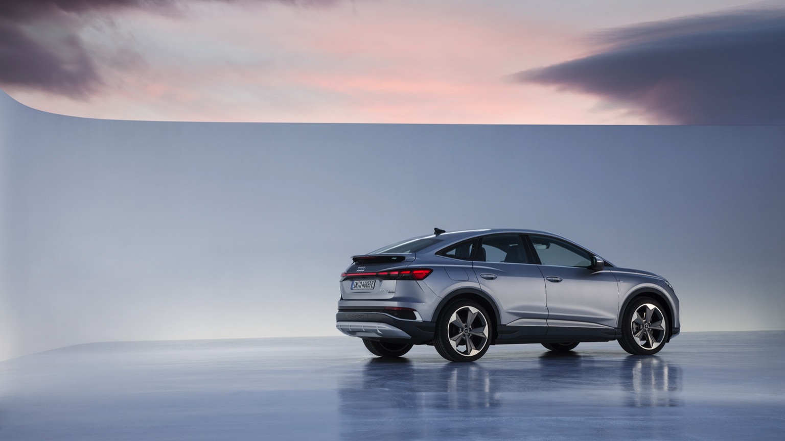 Audi_Q4_e-tron_Sportback_2021-7