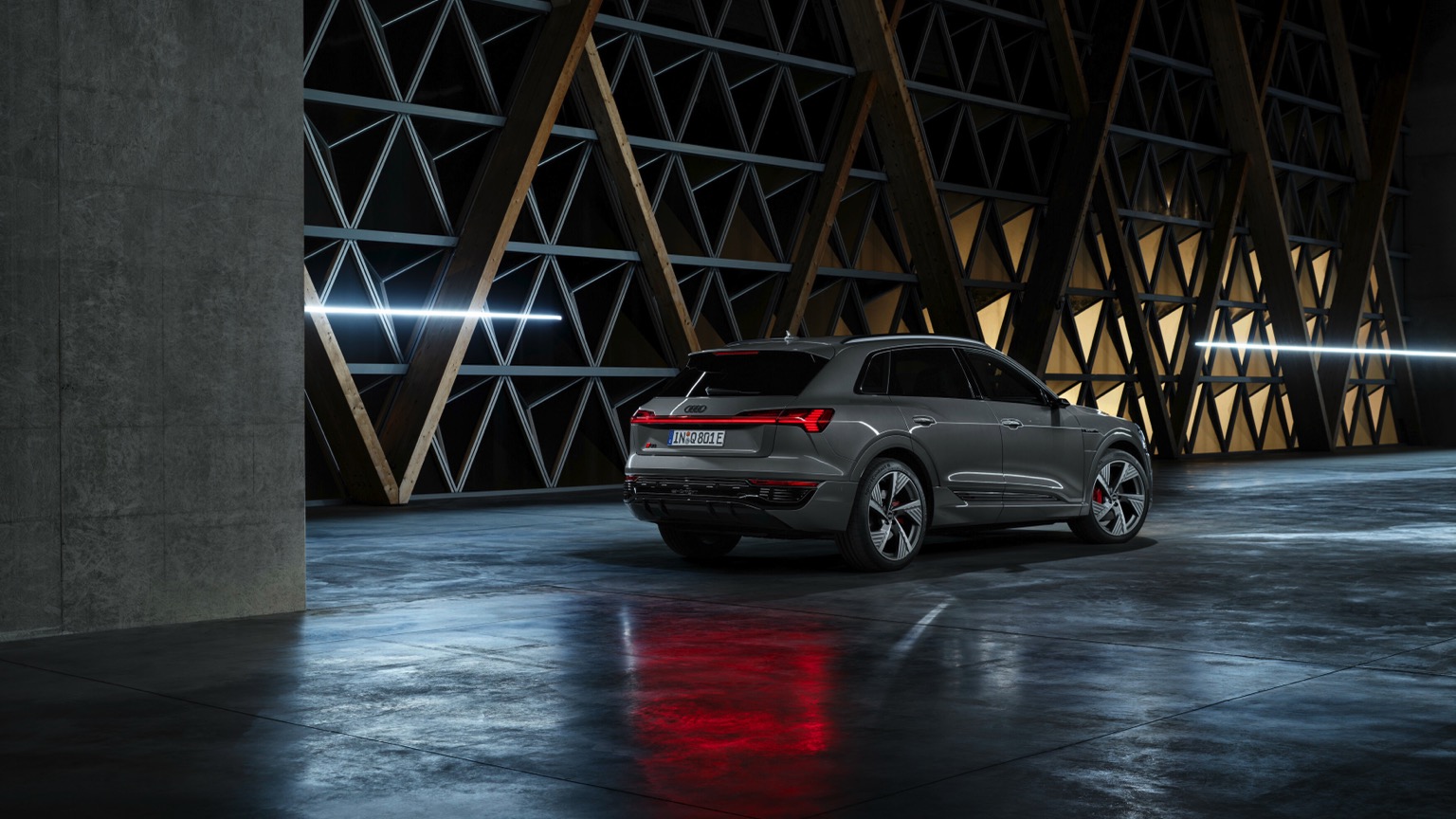 Audi_Q8-etron-2023-10