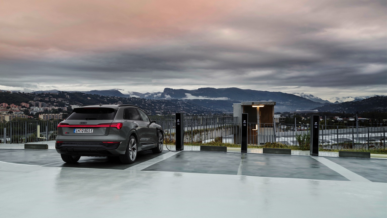 Audi_Q8-etron-2023-20