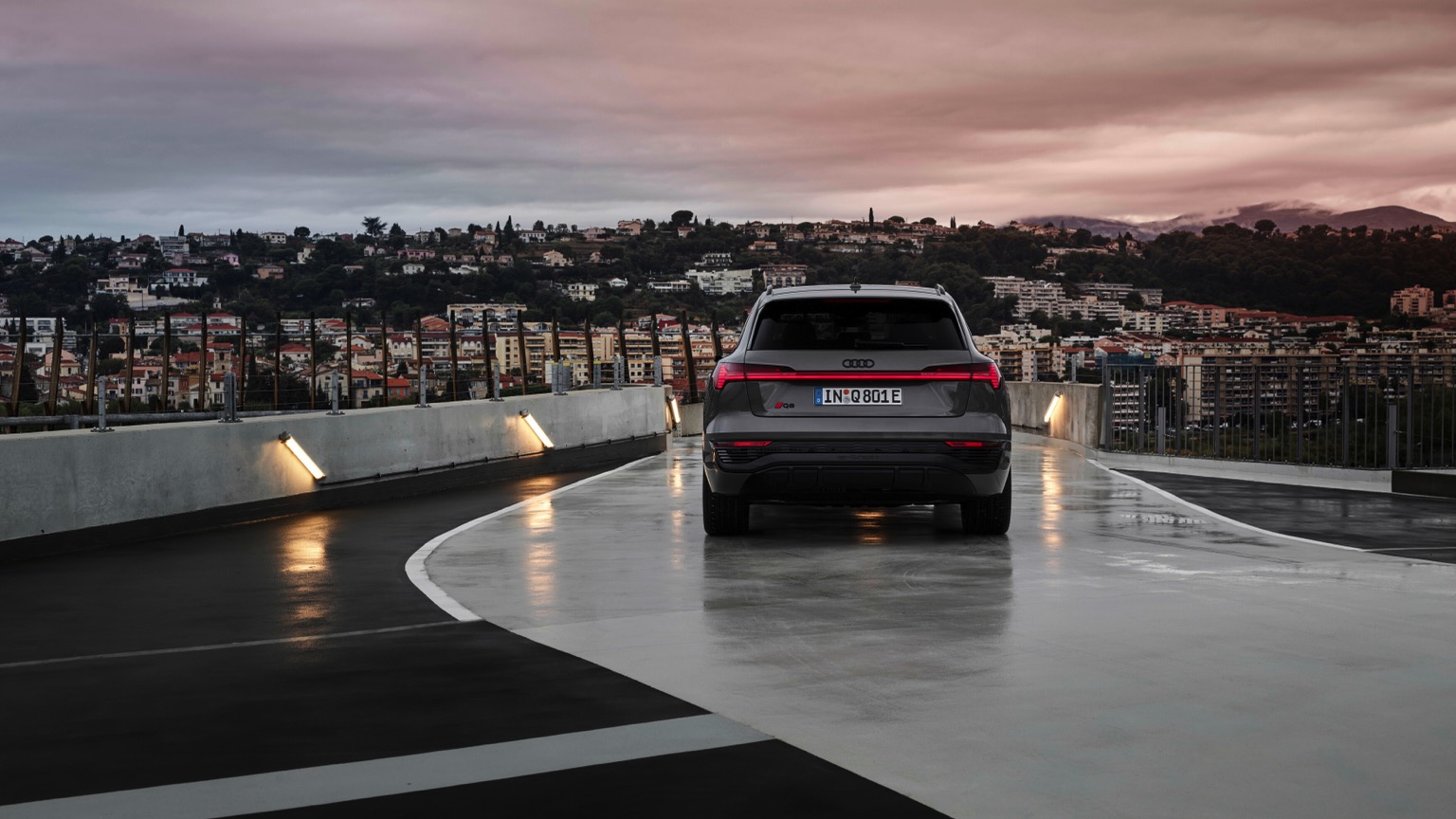 Audi_Q8-etron-2023-22