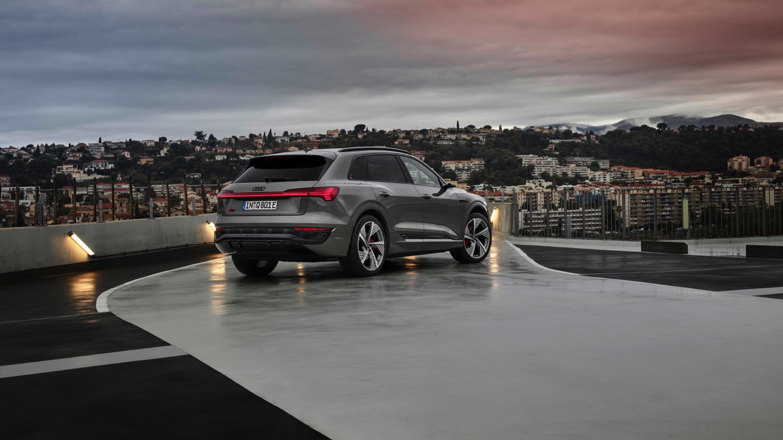 Audi_Q8-etron-2023-23