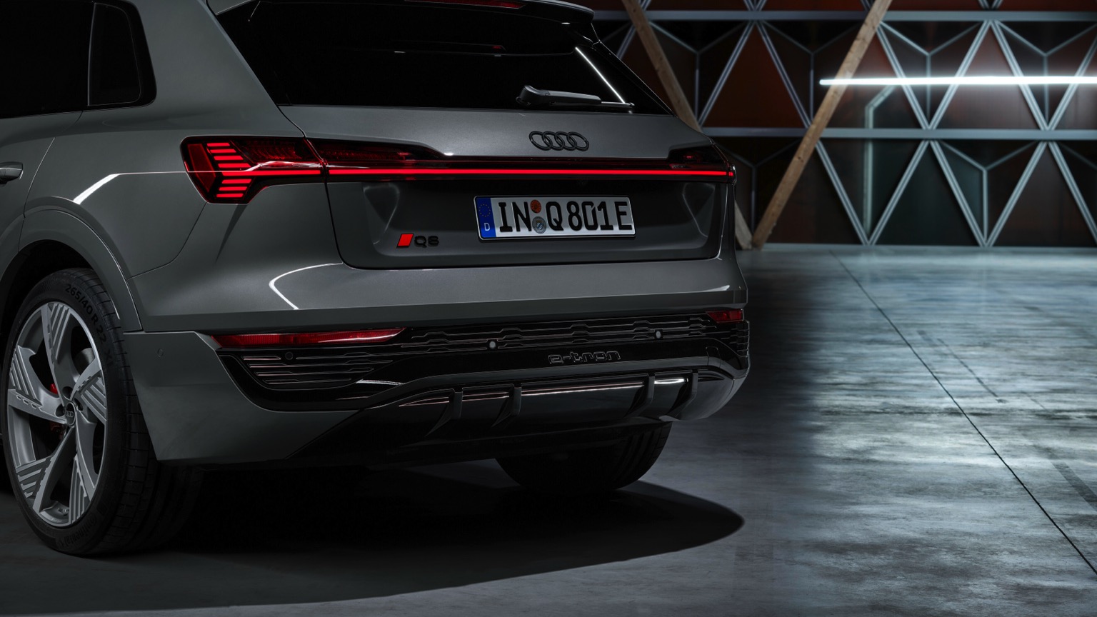 Audi_Q8-etron-2023-36