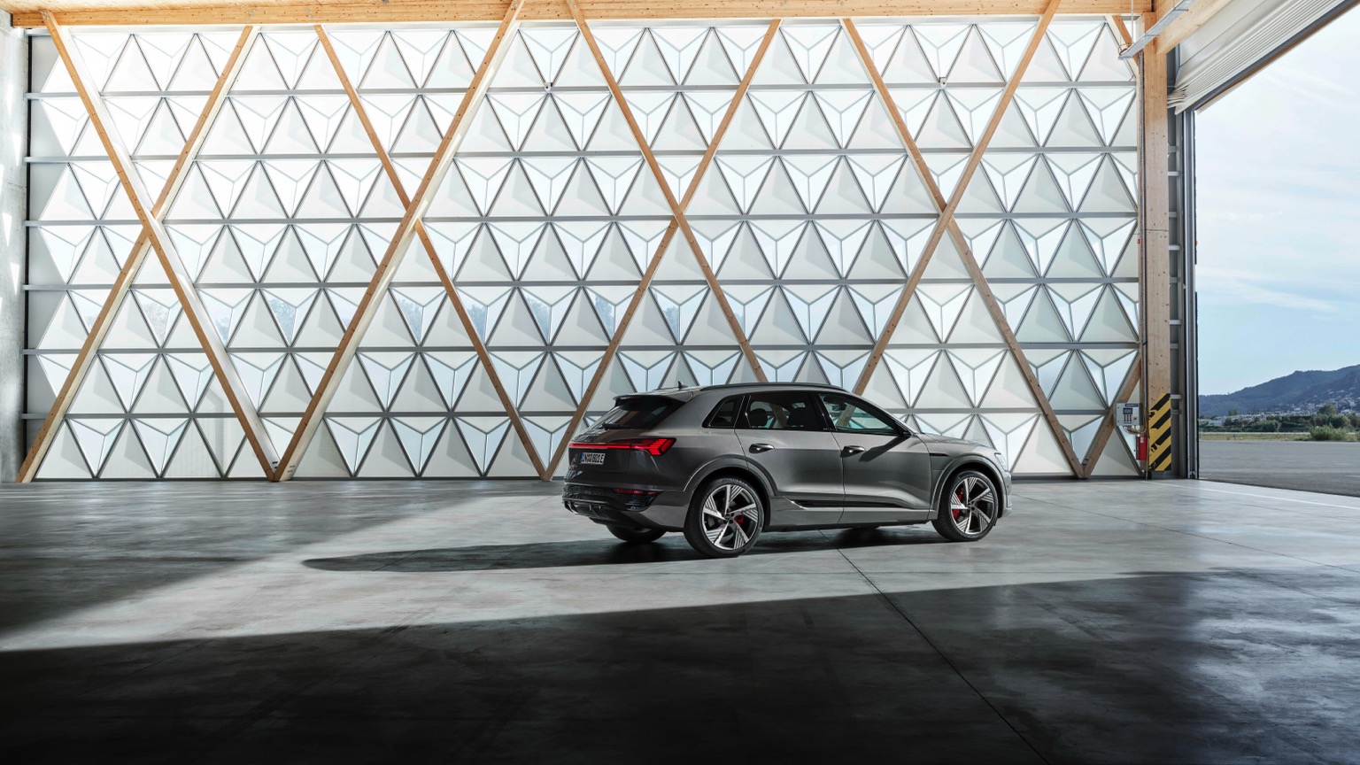 Audi_Q8-etron-2023-6