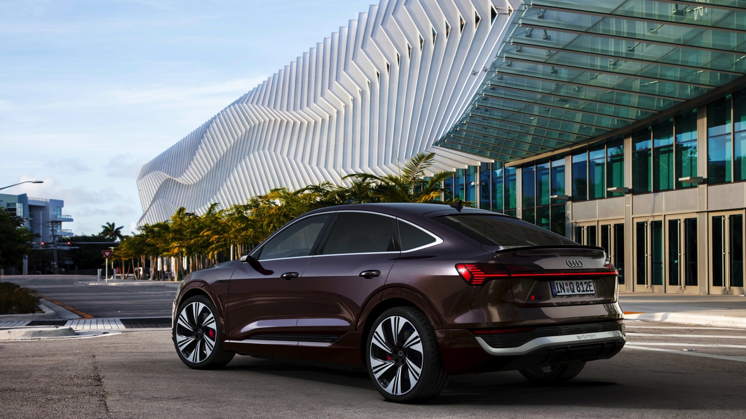 Audi_Q8-etron-sportback-2023-18