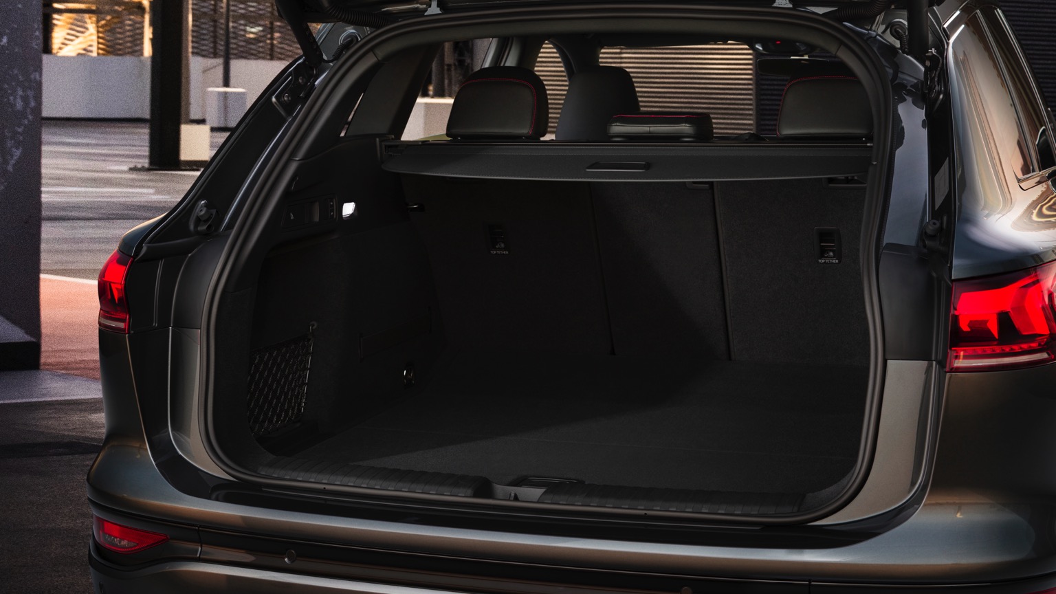 Audi_SQ6_etron_2024-40