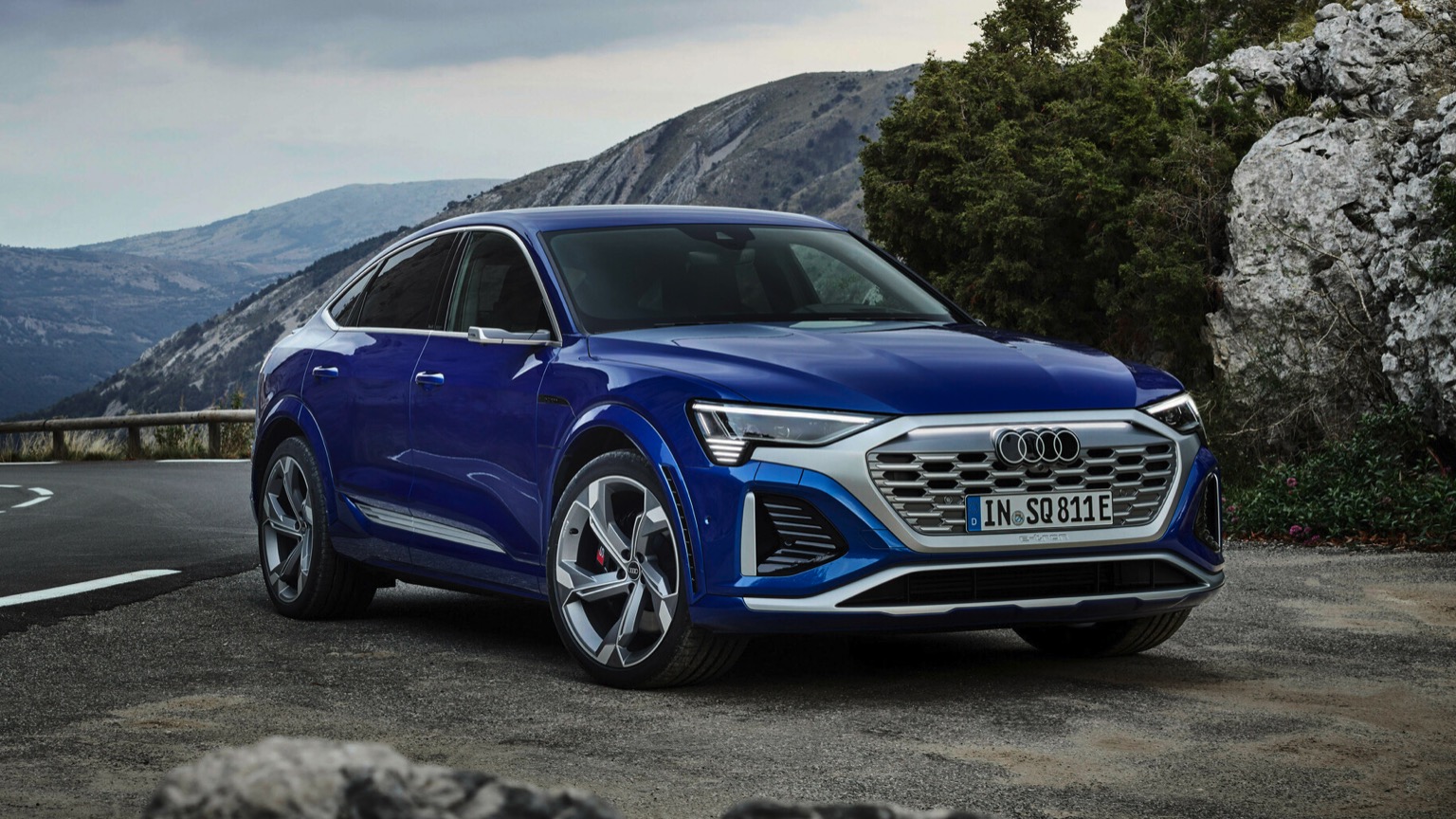 Audi_SQ8-Sportback-etron-2023-1