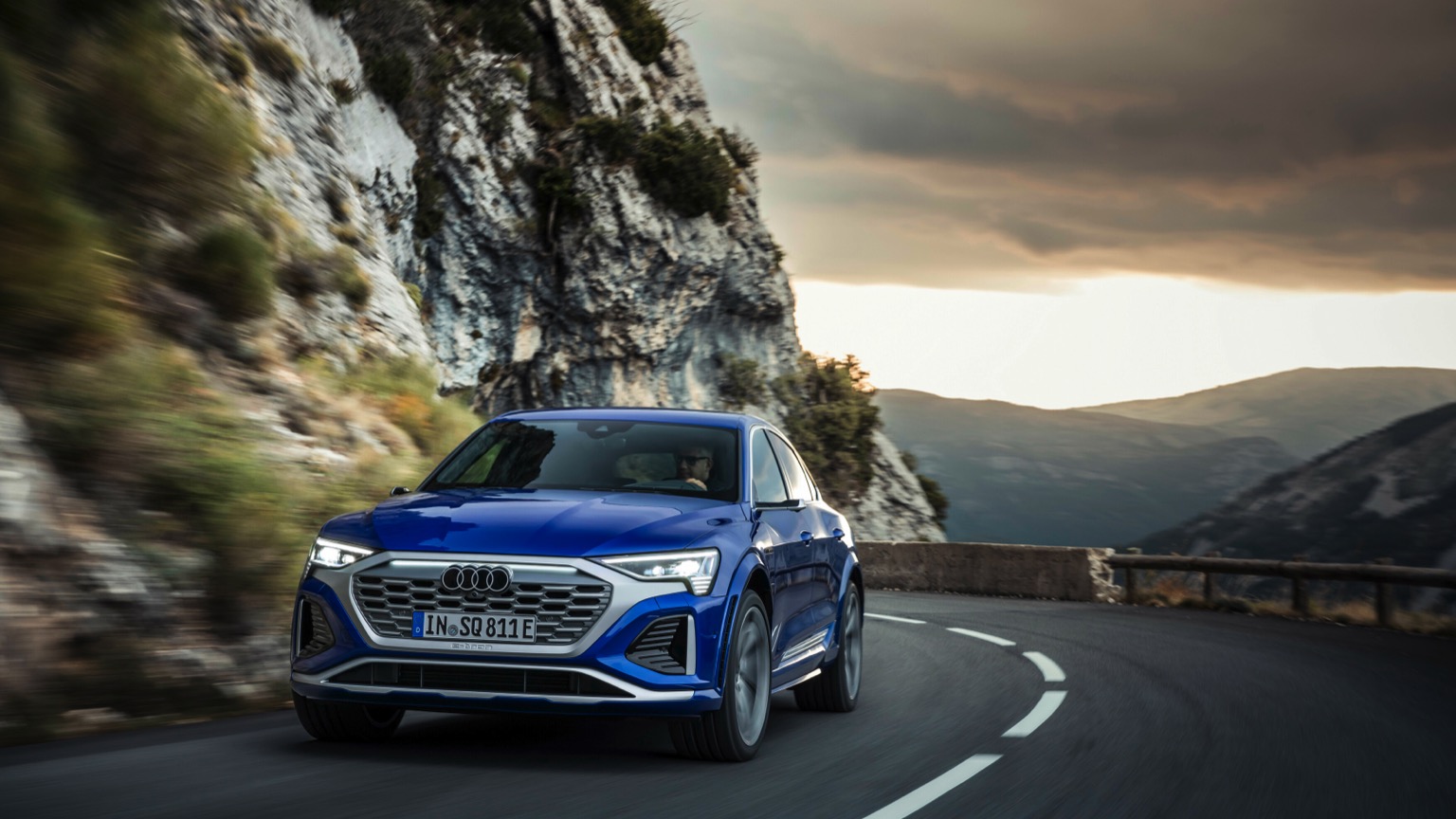 Audi_SQ8-Sportback-etron-2023-10