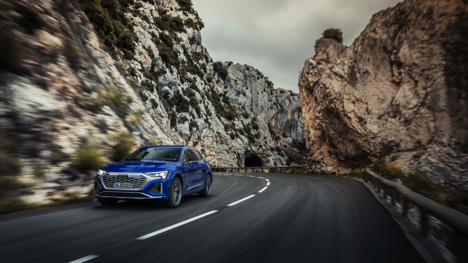 Audi_SQ8-Sportback-etron-2023-11