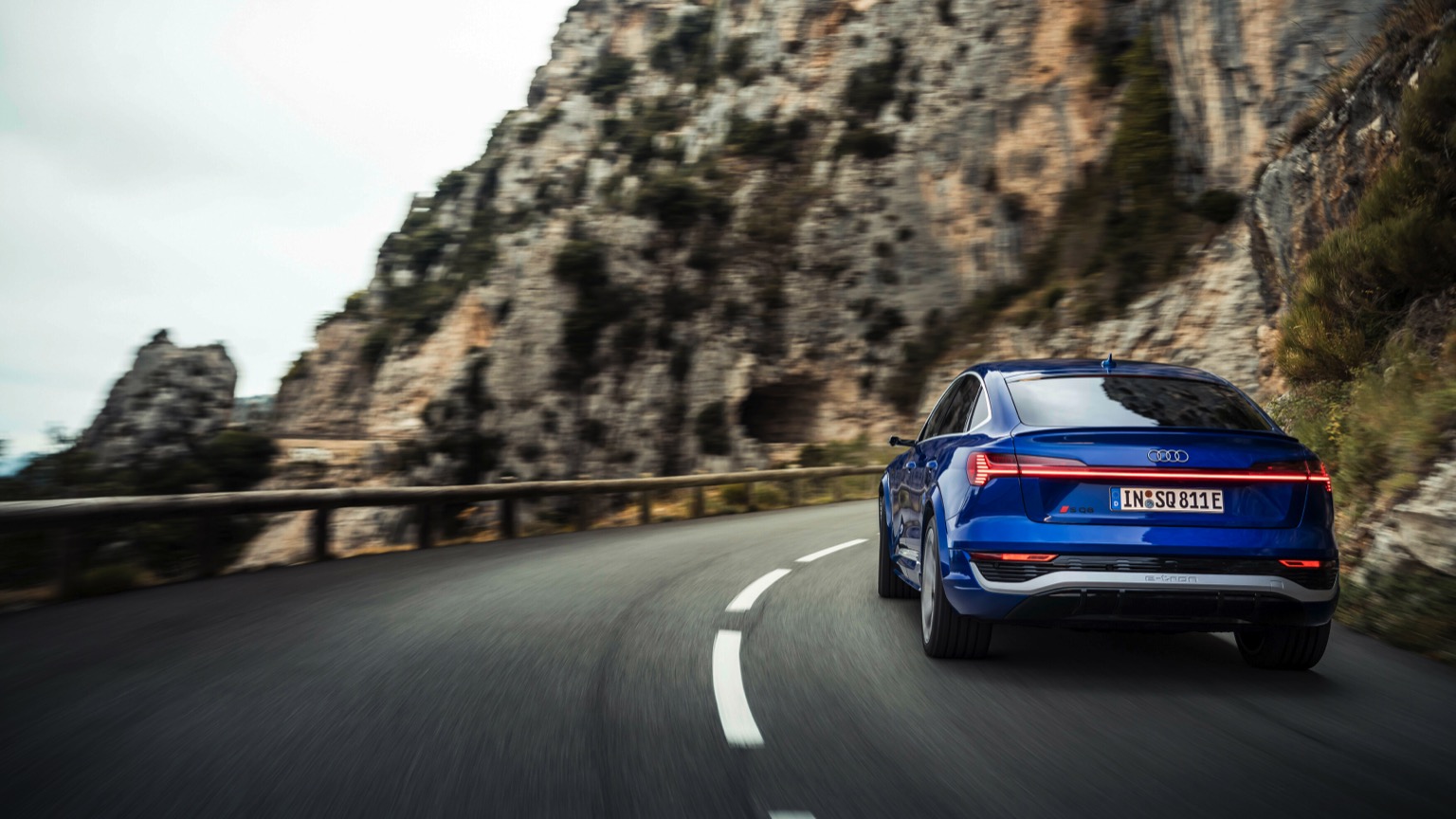 Audi_SQ8-Sportback-etron-2023-13