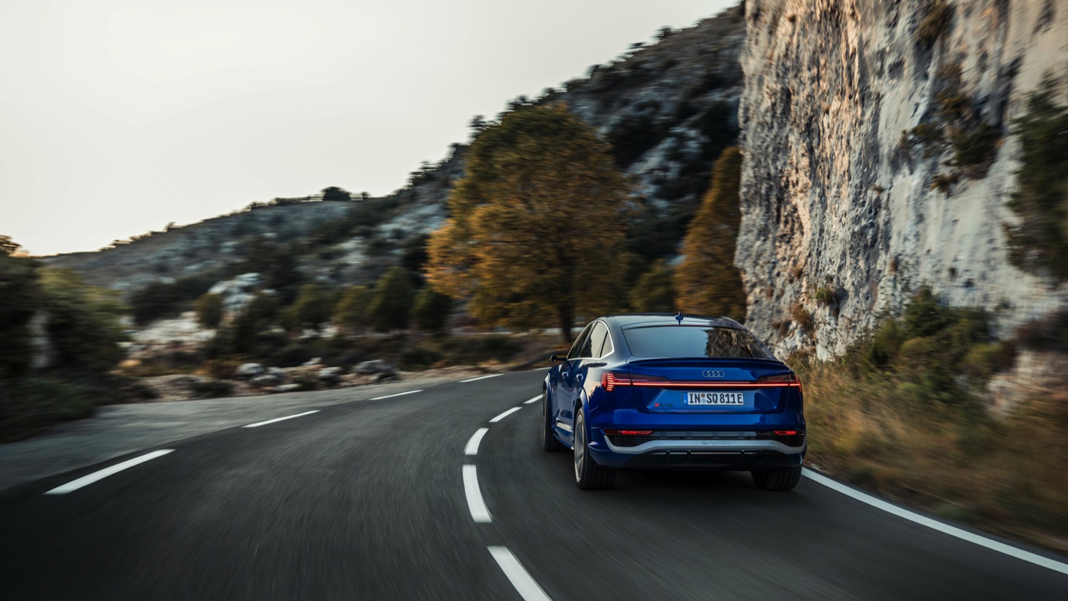 Audi_SQ8-Sportback-etron-2023-18