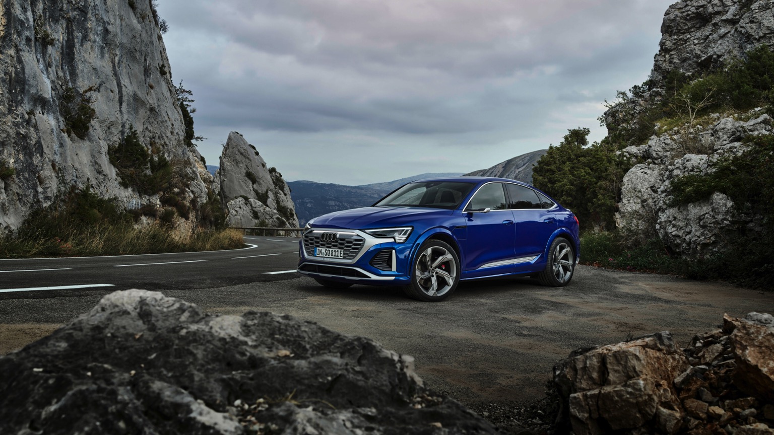 Audi_SQ8-Sportback-etron-2023-2