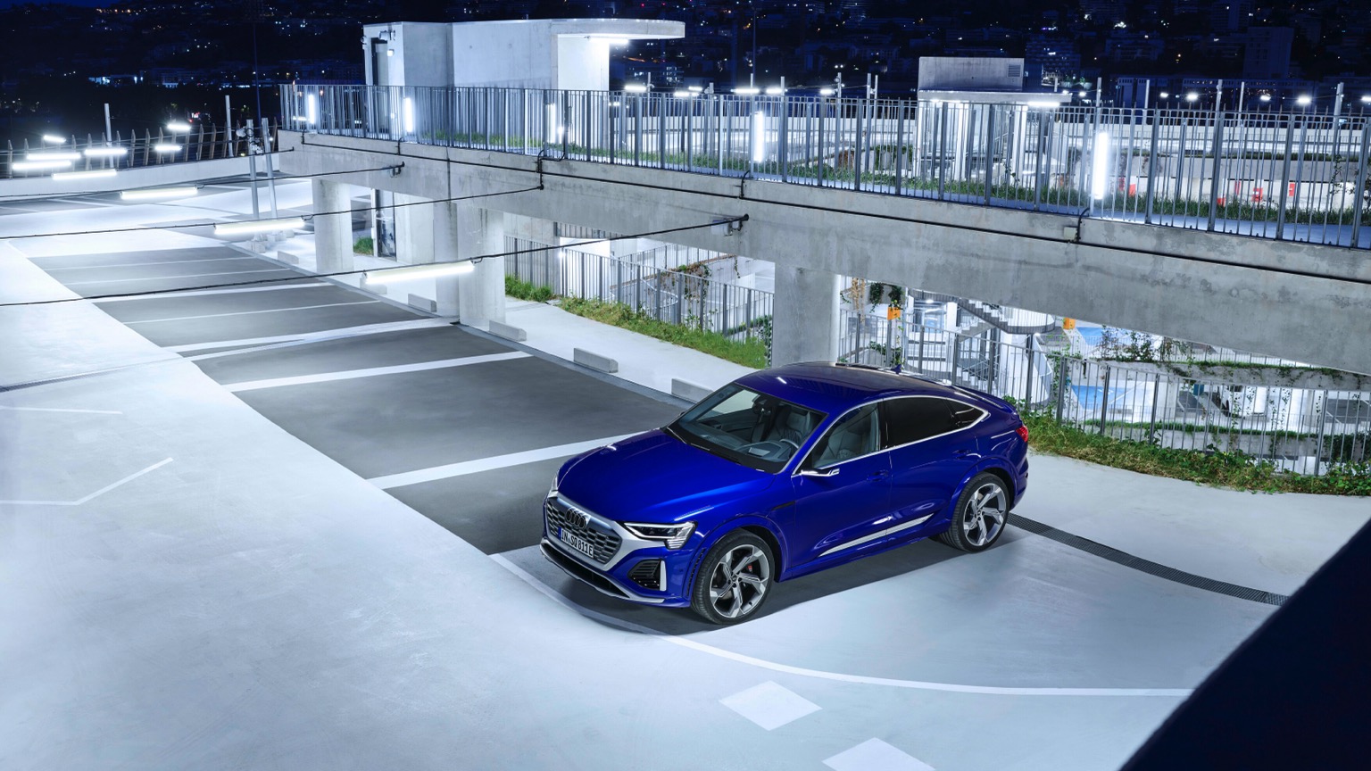 Audi_SQ8-Sportback-etron-2023-20