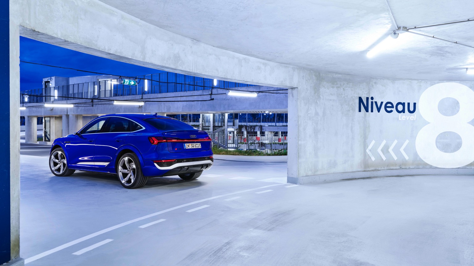 Audi_SQ8-Sportback-etron-2023-21