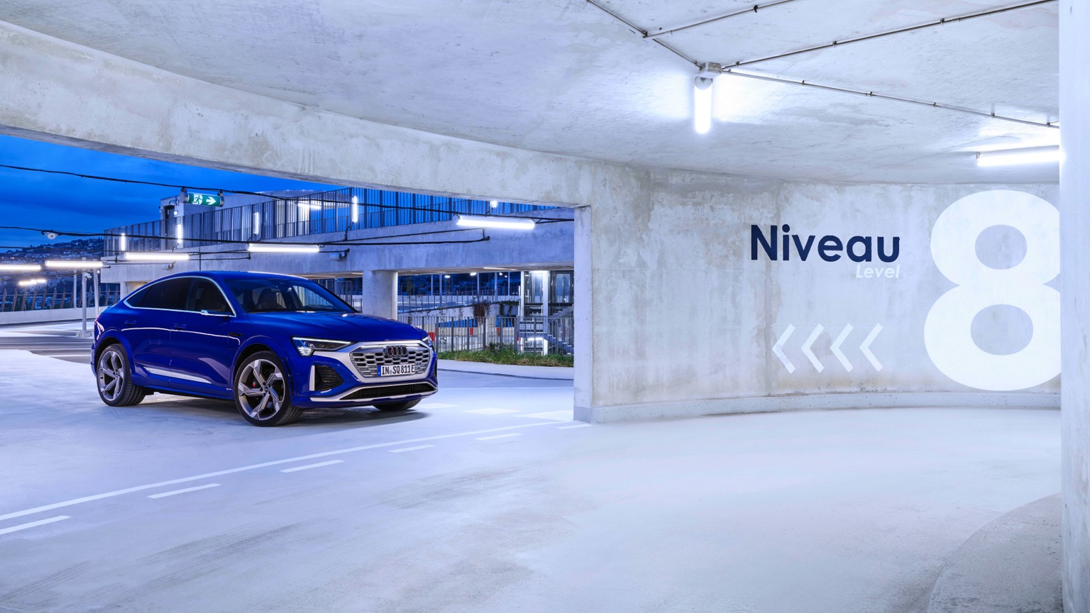 Audi_SQ8-Sportback-etron-2023-22