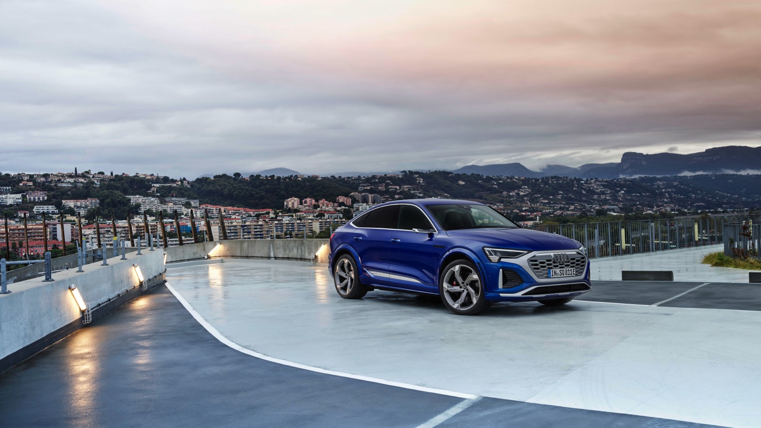 Audi_SQ8-Sportback-etron-2023-24
