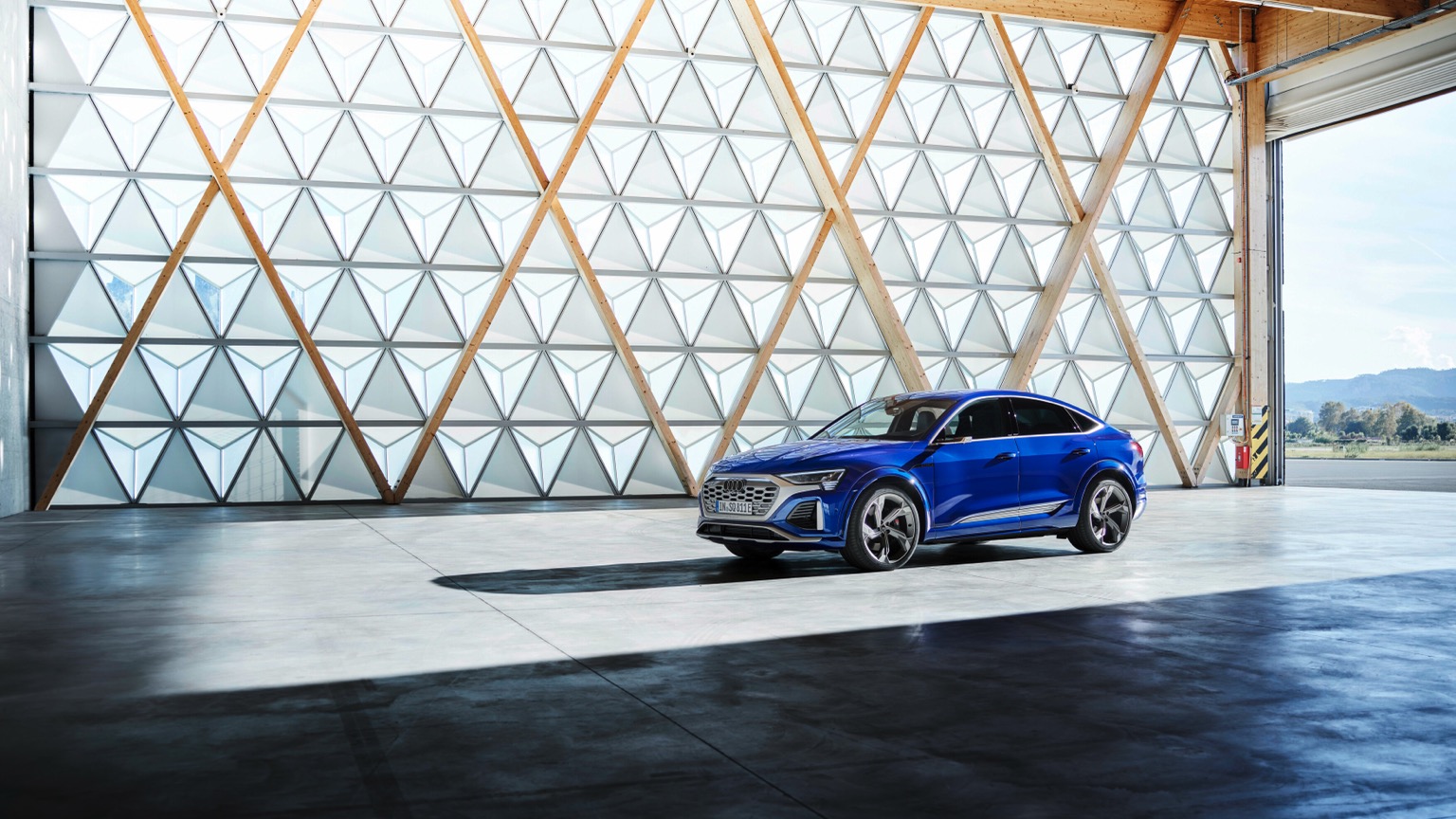 Audi_SQ8-Sportback-etron-2023-26