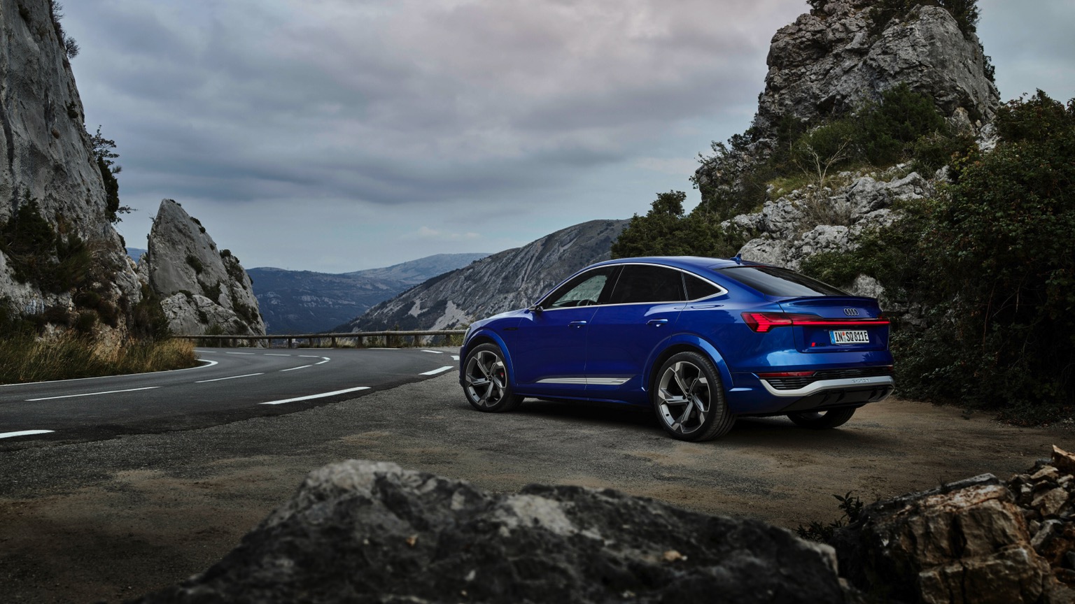 Audi_SQ8-Sportback-etron-2023-3