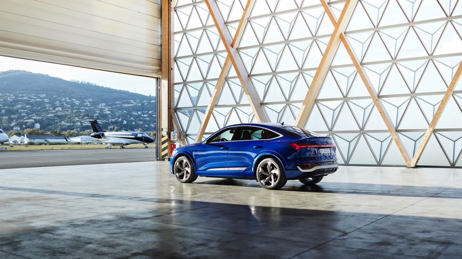 Audi_SQ8-Sportback-etron-2023-30