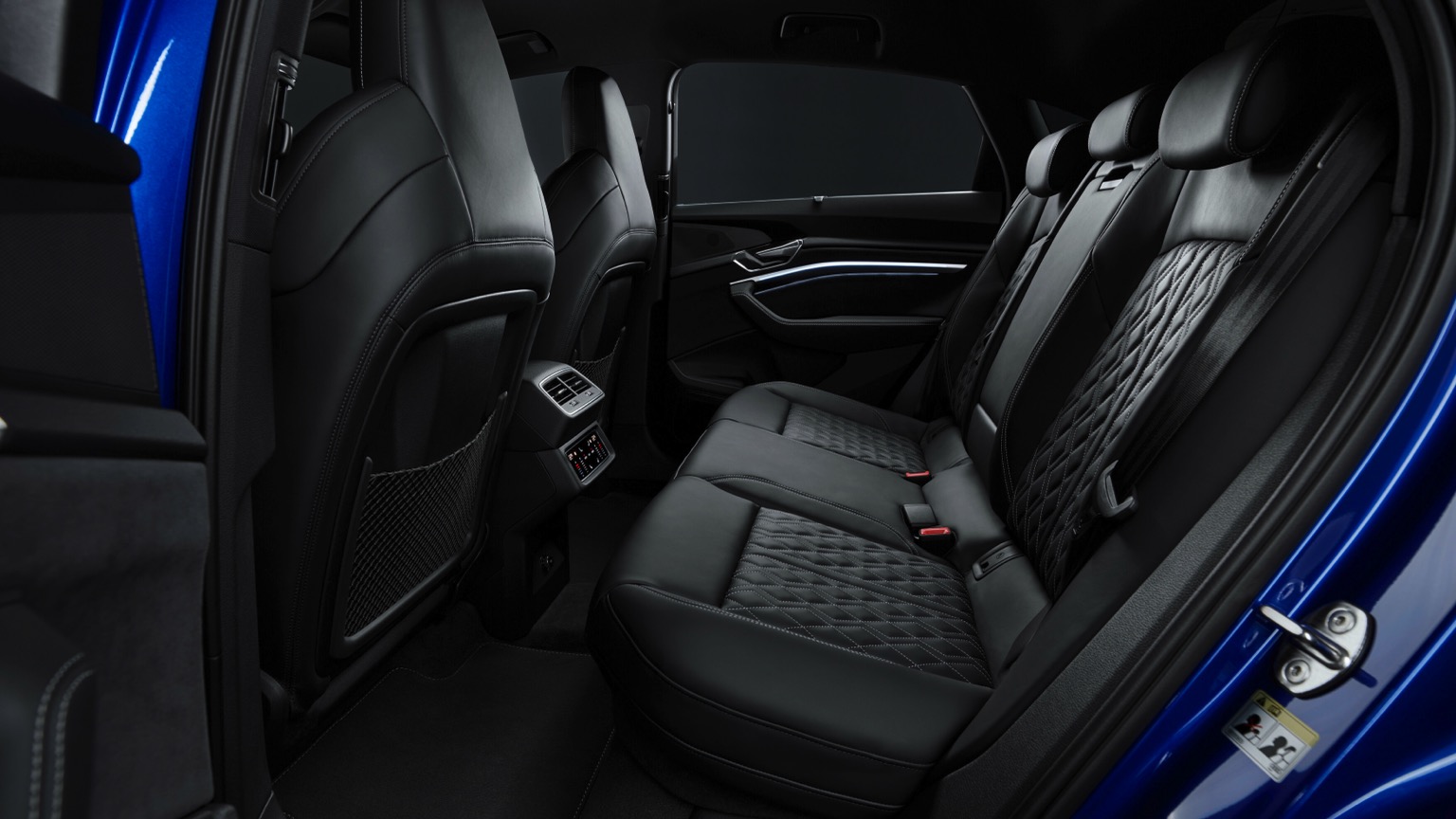Audi_SQ8-Sportback-etron-2023-37