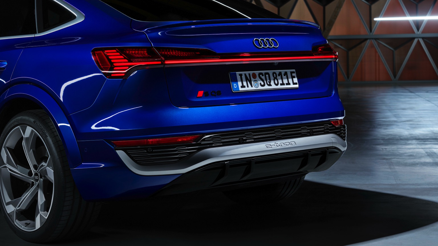 Audi_SQ8-Sportback-etron-2023-39