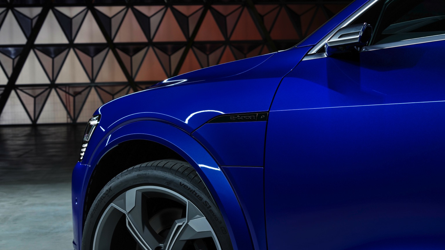 Audi_SQ8-Sportback-etron-2023-40