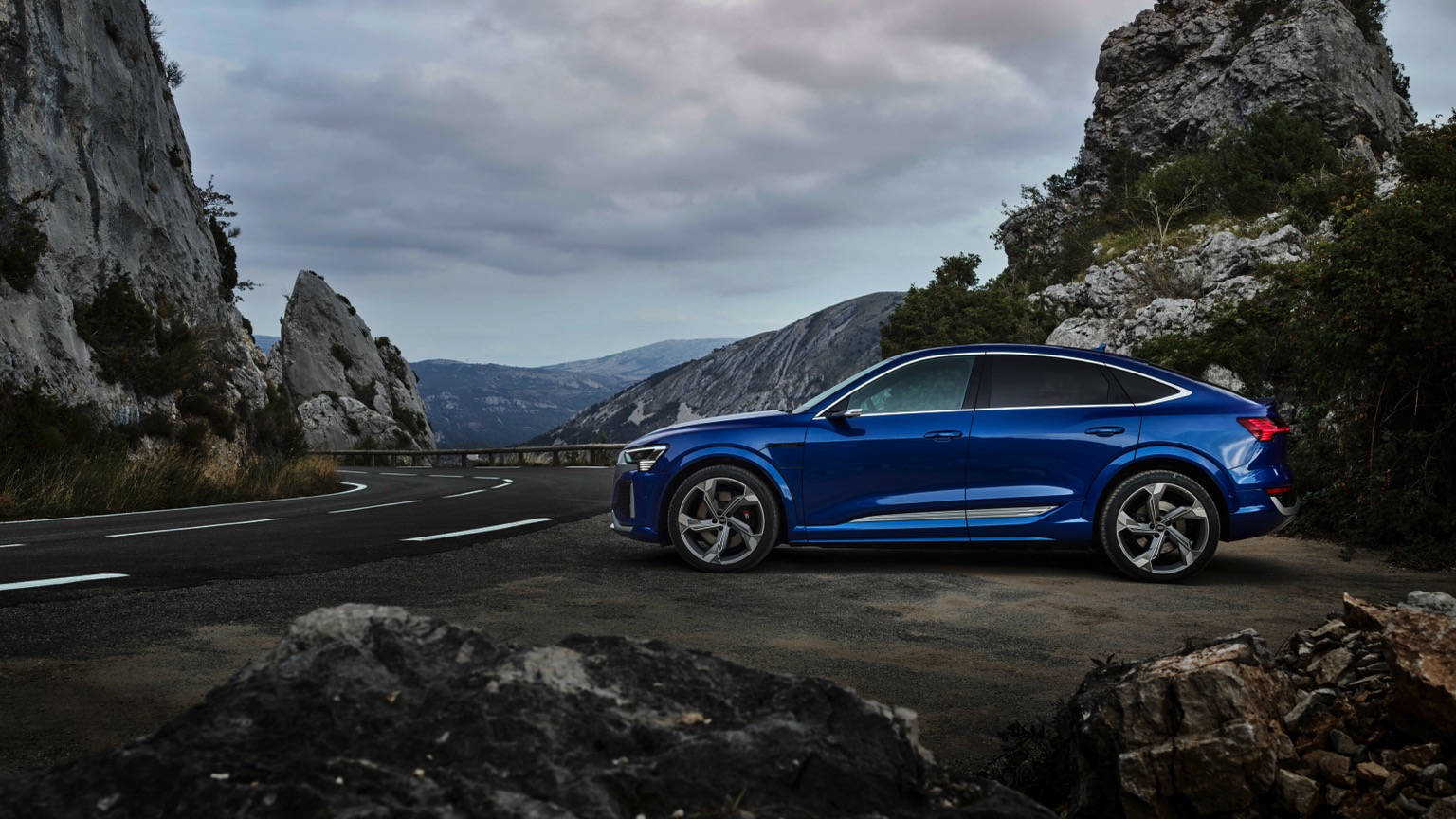 Audi_SQ8-Sportback-etron-2023-5