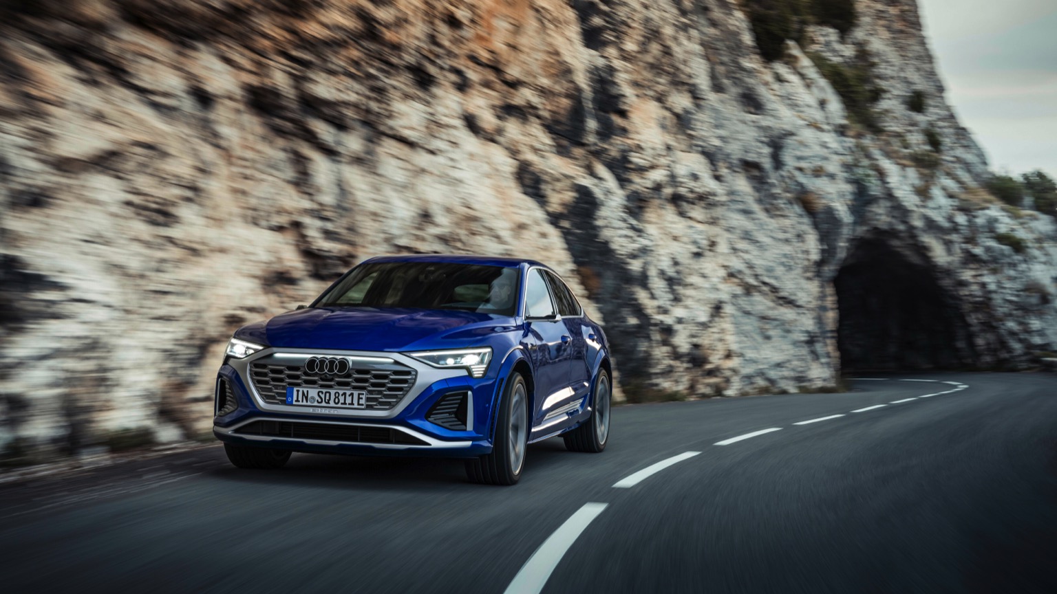 Audi_SQ8-Sportback-etron-2023-6