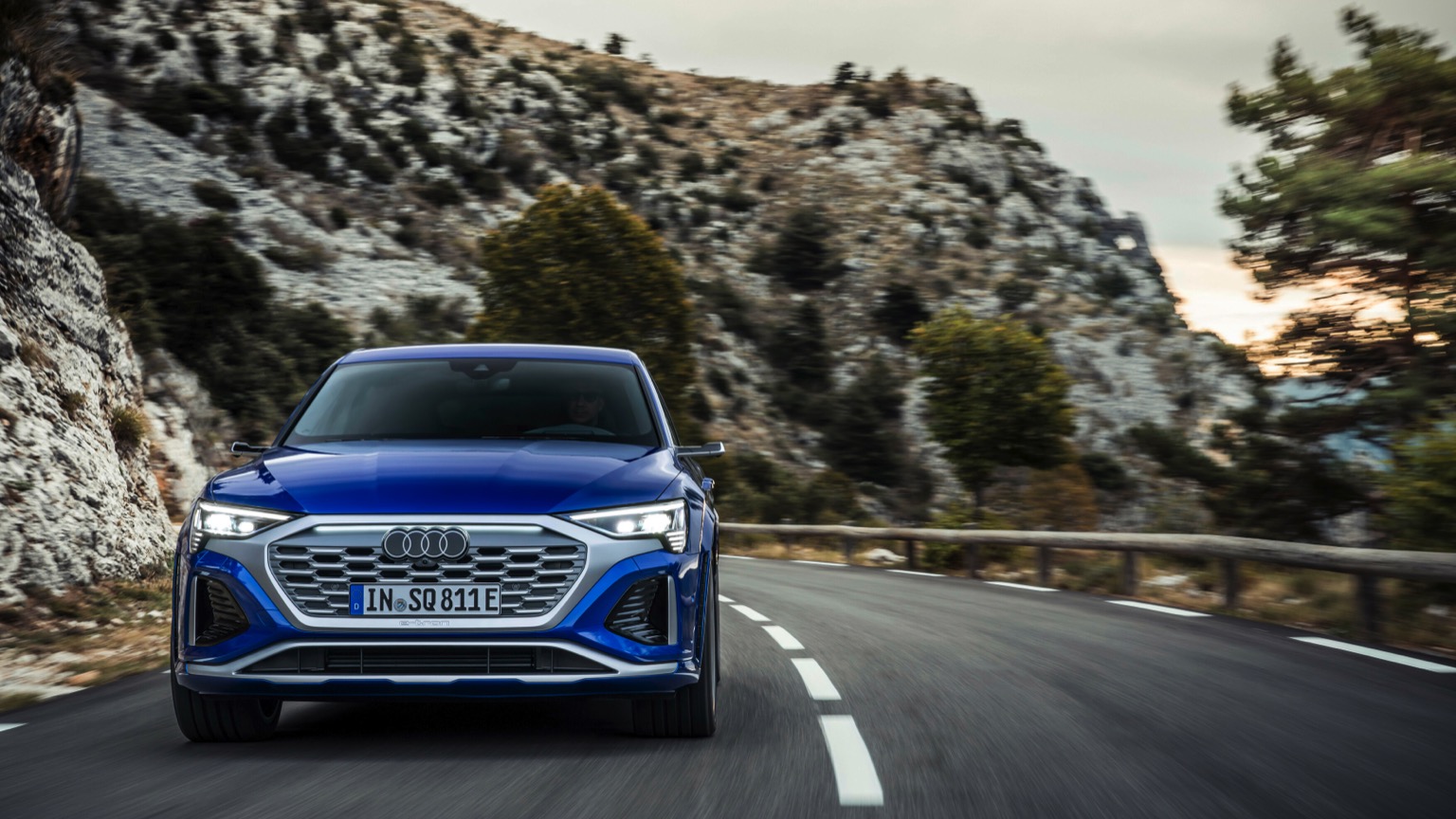 Audi_SQ8-Sportback-etron-2023-7