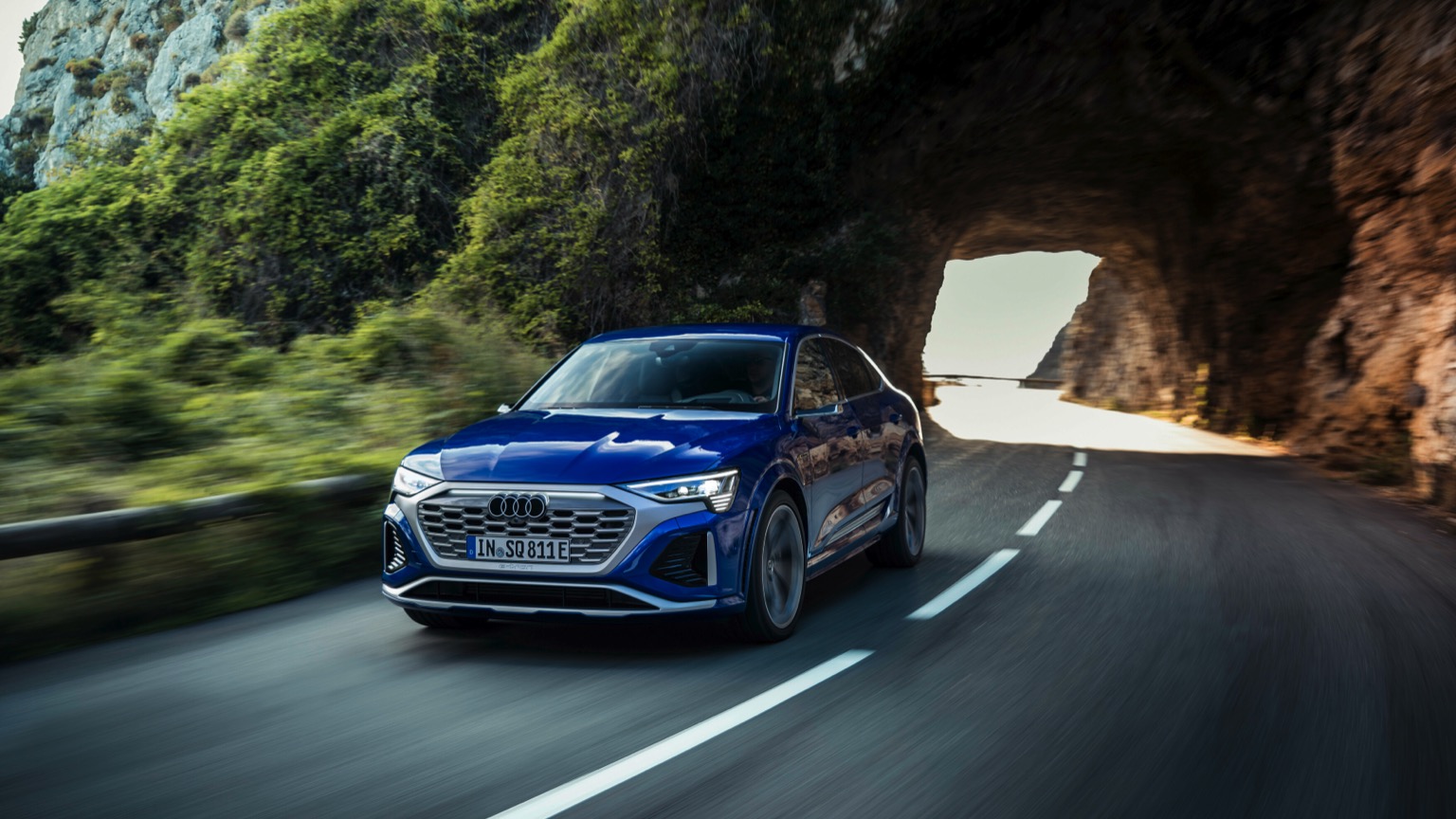 Audi_SQ8-Sportback-etron-2023-9