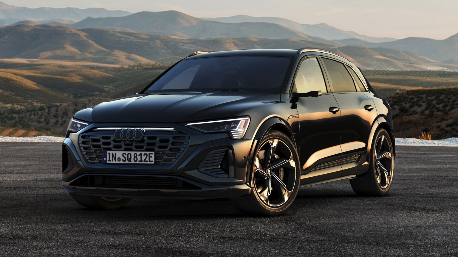 Audi_SQ8-etron-2023-1